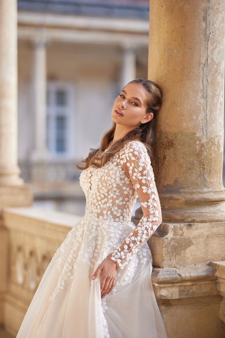 https://elisebride.ro/images/stories/virtuemart/product/alesia-02.jpg