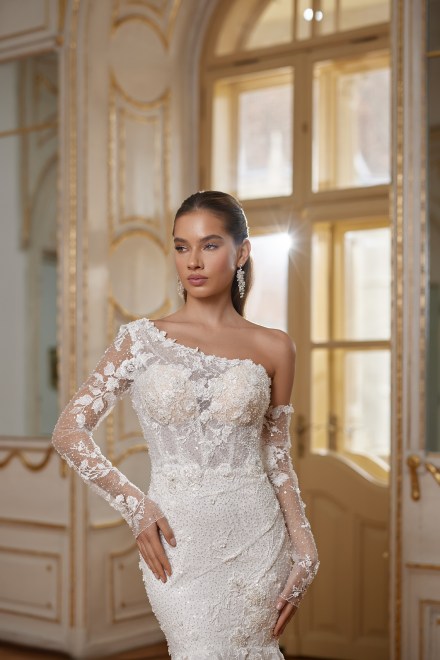 https://elisebride.ro/images/stories/virtuemart/product/andreea-02.jpg