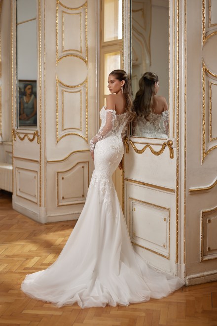 https://elisebride.ro/images/stories/virtuemart/product/andreea-03.jpg