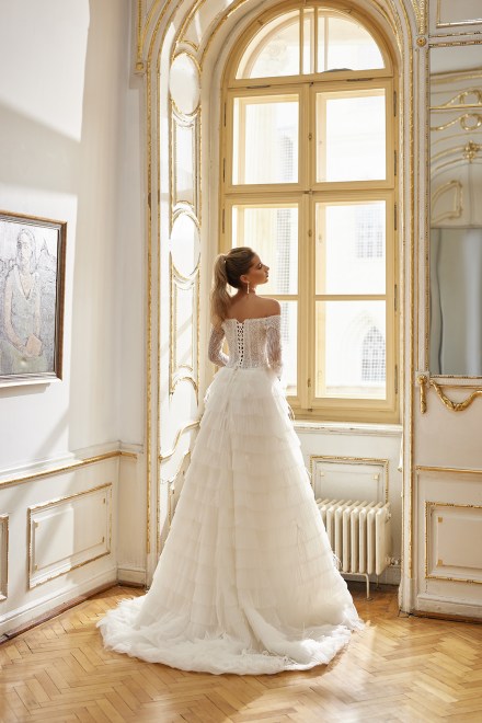 https://elisebride.ro/images/stories/virtuemart/product/carina-02.jpg