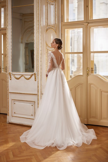 https://elisebride.ro/images/stories/virtuemart/product/desiree-03.jpg