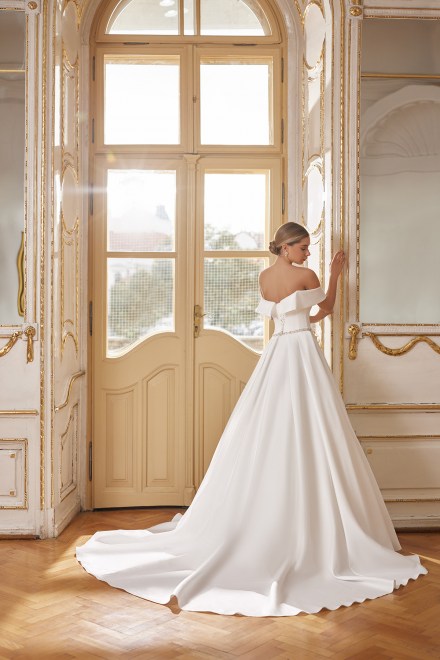 https://elisebride.ro/images/stories/virtuemart/product/doris-03.jpg