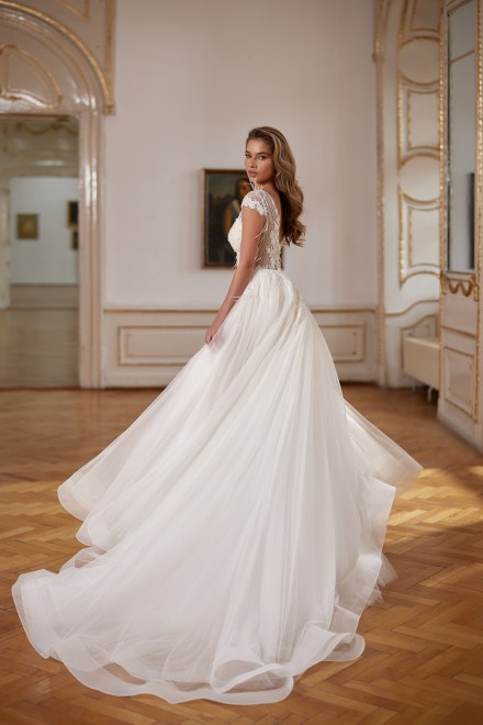https://elisebride.ro/images/stories/virtuemart/product/fiona-02.jpg