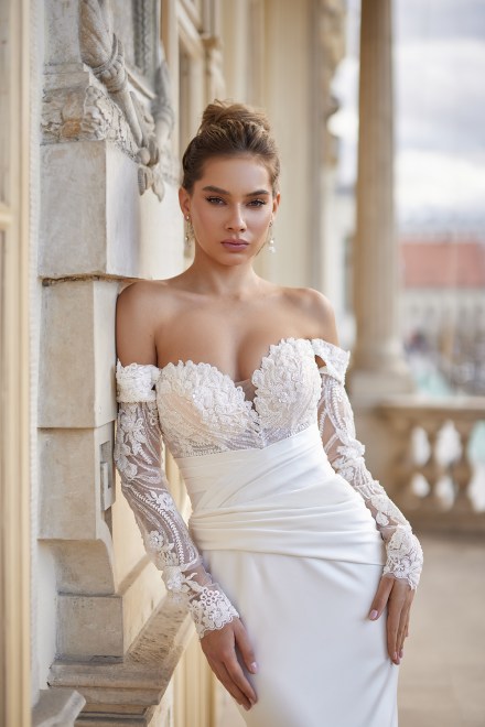 https://elisebride.ro/images/stories/virtuemart/product/irene-02.jpg