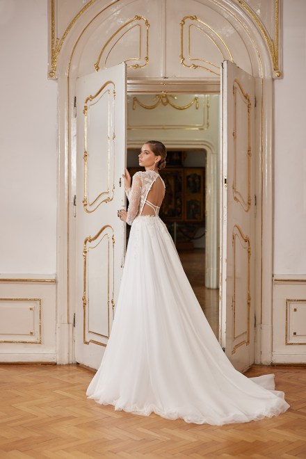 https://elisebride.ro/images/stories/virtuemart/product/irma-03.jpg