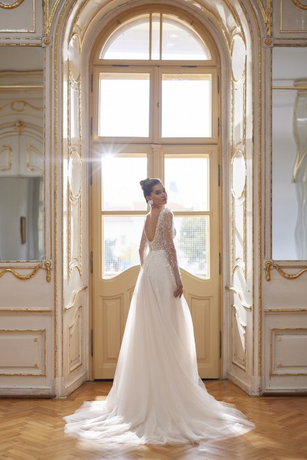 https://elisebride.ro/images/stories/virtuemart/product/juliana-03.jpg