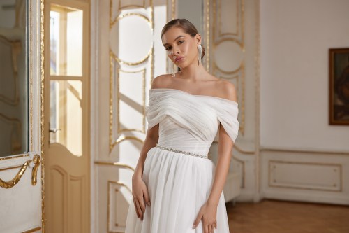 https://elisebride.ro/images/stories/virtuemart/product/ligia-02.jpg
