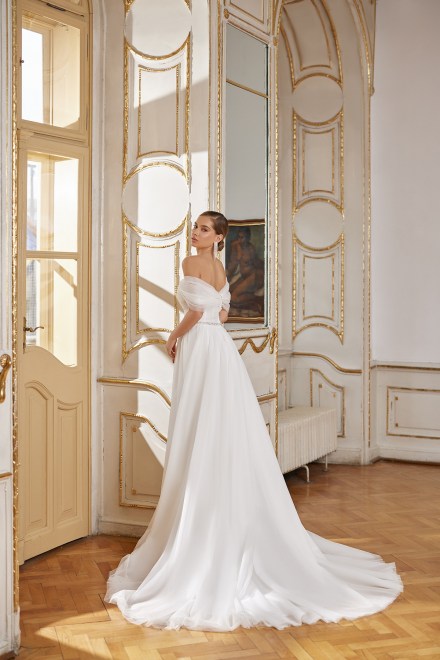 https://elisebride.ro/images/stories/virtuemart/product/ligia-04.jpg