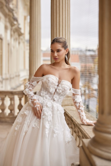 https://elisebride.ro/images/stories/virtuemart/product/raya-02.jpg