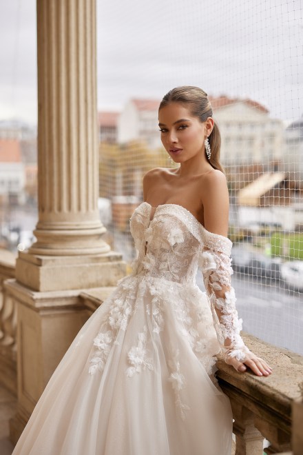 https://elisebride.ro/images/stories/virtuemart/product/raya-03.jpg