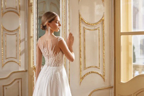 https://elisebride.ro/images/stories/virtuemart/product/sabina-04.jpg