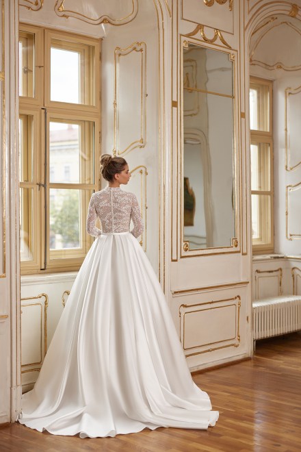 https://elisebride.ro/images/stories/virtuemart/product/therese-03.jpg