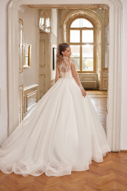 https://elisebride.ro/images/stories/virtuemart/product/tiana-028.jpg